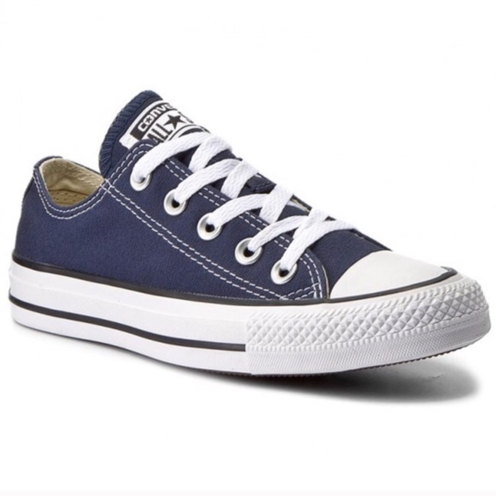 Navy blue low top converse